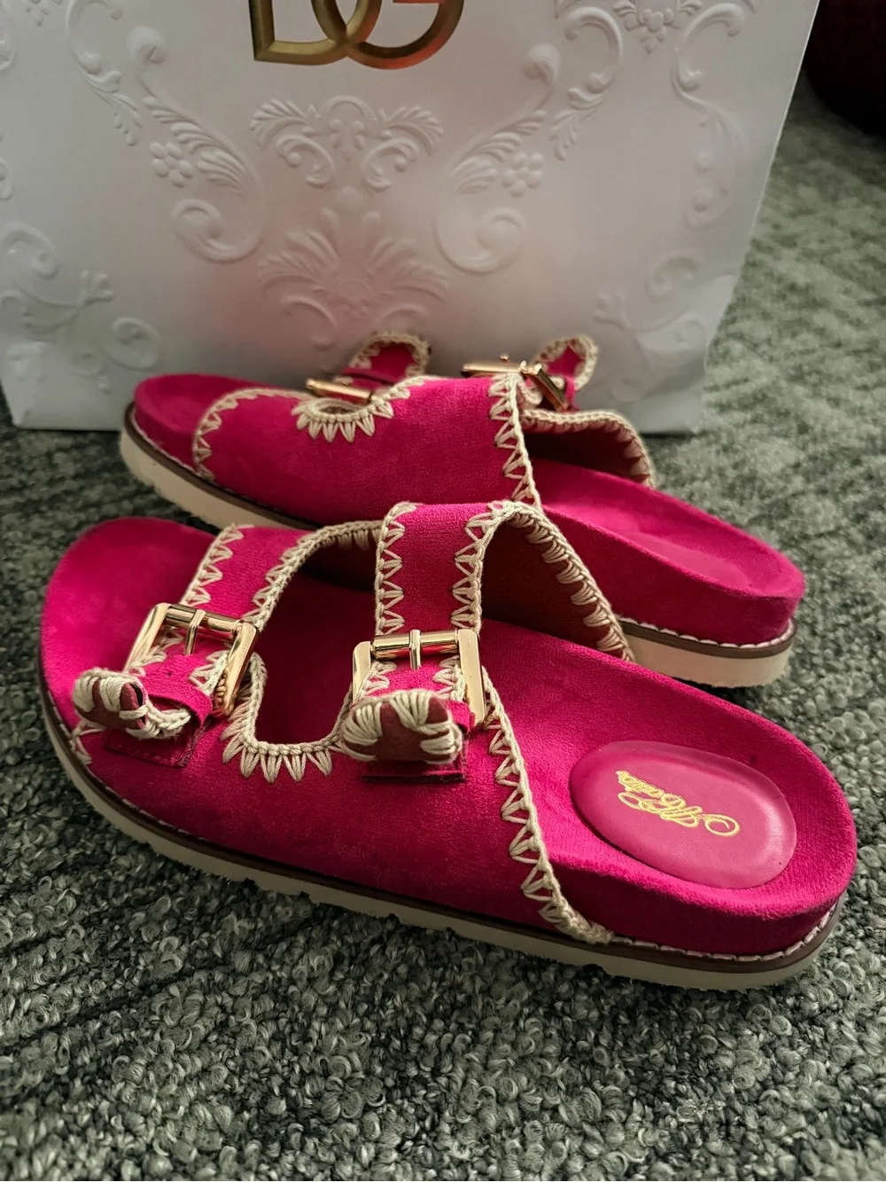 N/A vibrant pink